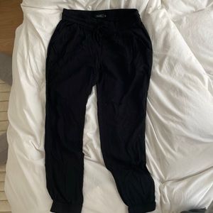 Aritzia Talula black crop jogger pant size S